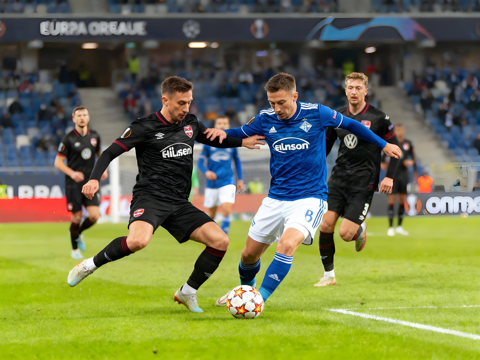 包含从摩纳哥回应争议备战亚冠到集结日成都蓉城备战欧联，今夜那不勒斯备战全明星赛的词条